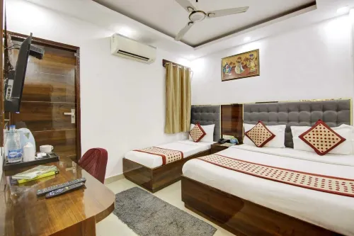 Hotel Dreamland DX-5 Mints Walk from New Delhi Railways Station