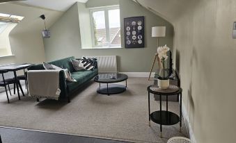 Charming 1-Bed Loft in Caerleon