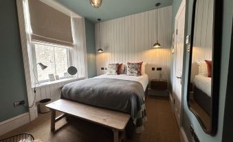 Rooms above Sugar Boat