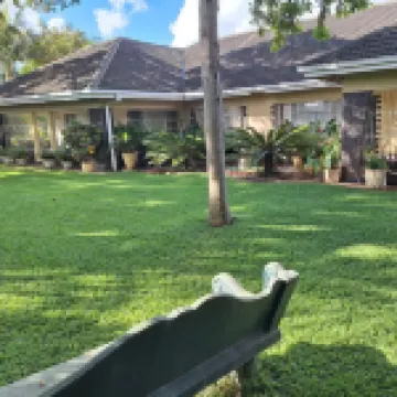 Guesthouse with Green Garden and Pool - 2102