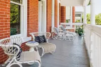 Grand Maloney Hotel
