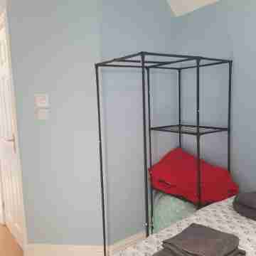 Cozy Studio in Luton Rooms