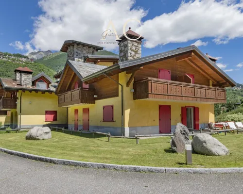 Charme Mountain Maison Hotels in Temu