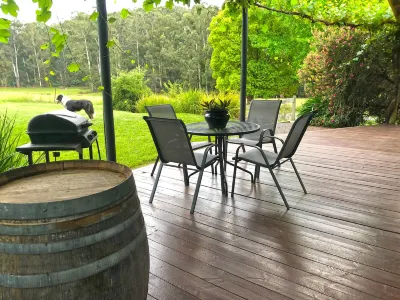 Valley Farm Vineyard Cottages Hotels near Hedgend Maze