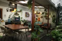 Semeru Hostel Malang - 2-Star
