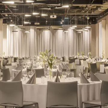 Novotel Poznan Centrum Отели рядом с достопримечательностью «Мальтанское озеро»