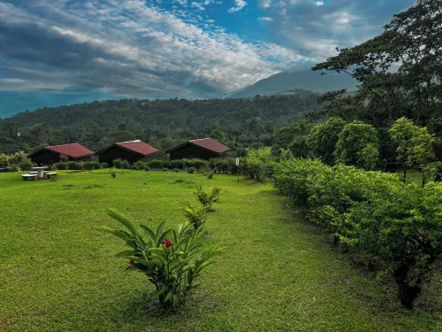 Arenal Roca Lodge - parking