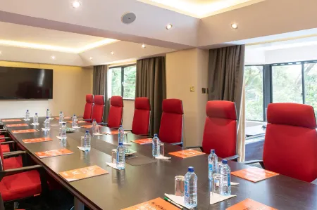 CySuites Apartment Hotel Отели рядом с достопримечательностью «Nairobi Gallery»