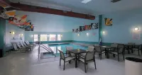 Quality Inn Stadium Area Green Bay Stadium - Pools