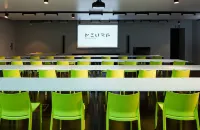 Miura Art Hotel - parking