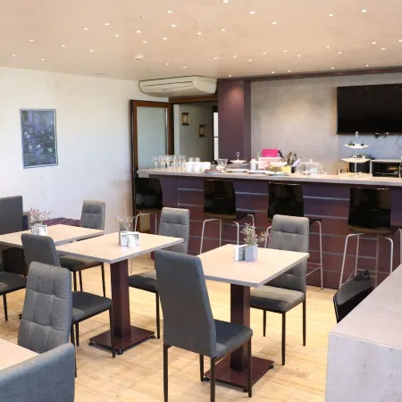 HOtello Guest Suites