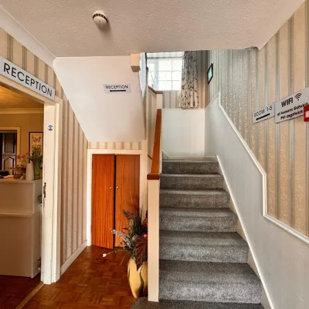 All Seasons Guest House Gatwick & Airport Parking