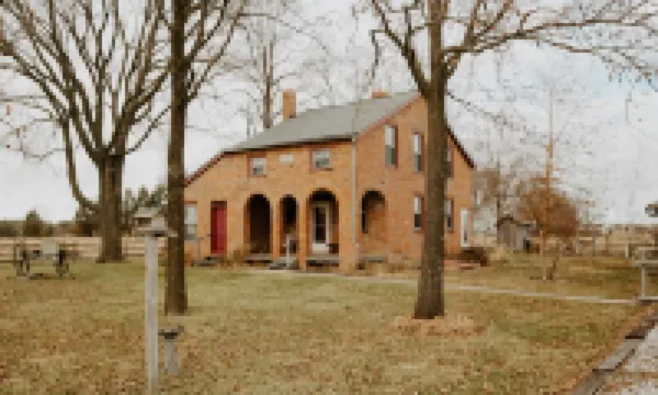 Experience Beautiful Pioneer Home In Nauvoo!