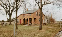 Experience Beautiful Pioneer Home In Nauvoo!