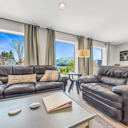 NEW! Hot Tub I Mountain Views I Lawn Games I Patio I BBQ I Walkable to Hikes!
