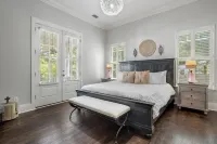 Chateau De La Mar - walk to Downtown Ocean Springs & beach w/POOL!