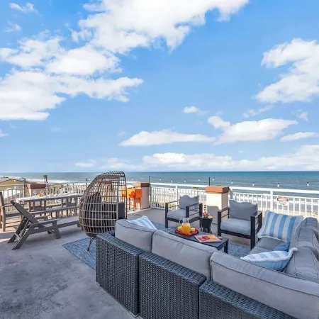 Oceanview Rooftop Patio Overlooking Flagler Beach W Firepit, Game Room, Bikes