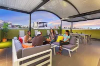 Breeze Lodge - Hostels