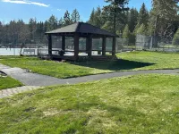 Walk to Lake, EV Station, WiFi, Pool, Pickleball, Hot Tub
