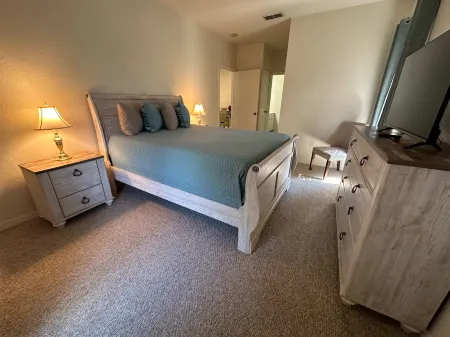 Second Floor 2-Bedroom Condo in Southern Dunes Отели рядом с достопримечательностью «Southern Dunes Golf course»