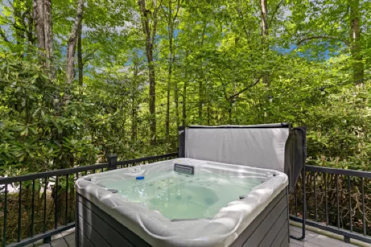 Mountain Retreat with Hot Tub and Game Room - Charming Cottage Escape