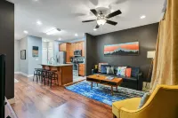Spacious Living and Modern Amenities - Charming Contemporary Escape 우드핀 호텔