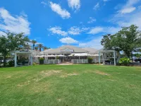 Remodeled Beachside 4025 | Spacious Condo | Beachfront | Pool + Golf Cart Included Sandestin Golf and Beach Resort附近的飯店