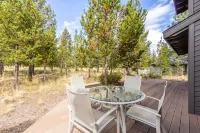 Forest Views and Cozy Loft - Charming Mountain Retreat