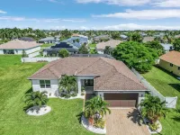 Heated Pool and Gourmet Kitchen - Chic Modern Retreat