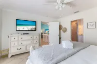 Heated Private Pool and Game Room Experience - Luxurious Oasis