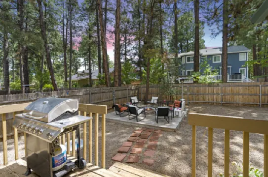 At Home Gym and Fully Fenced Backyard Retreat - Stylish Oasis