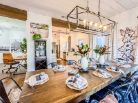 Stylish Retreat - TV, Coffee maker, Dishwasher, Patio, Wifi