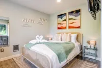 Private Entrance and Kitchenette Amenities - Charming Cozy Retreat Hotels in Indianola