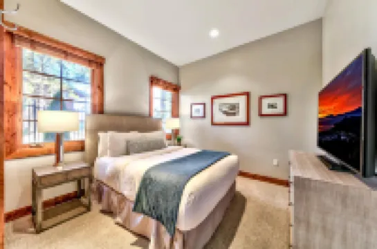 Jaw-Dropping Lake and Mountain Views - Stunning Luxury Retreat