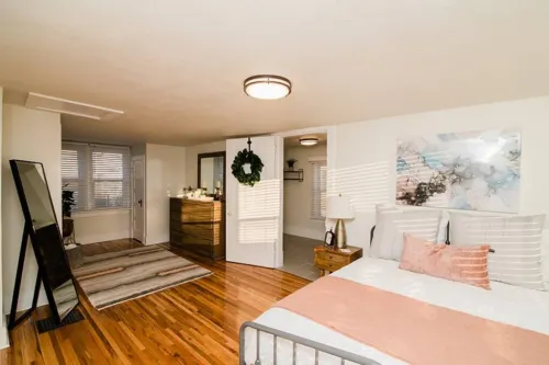 Chic Retreat - Spacious Loft with Modern Charm