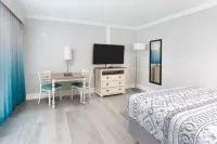 Waterpark View and Kitchenette - Stunning Beachfront Escape