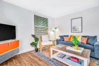 Beach Condo Near the Beach, Shared Pool, and High-Speed WiFi Hotels in Anna Maria