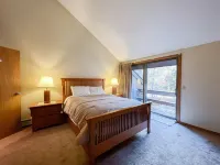 Ski in Ski Out Access and Family Comfort - Stunning Mountainside Escape