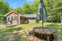 Charming Cabin with Stone Fireplace and Woodland Escape - Cozy Retreat