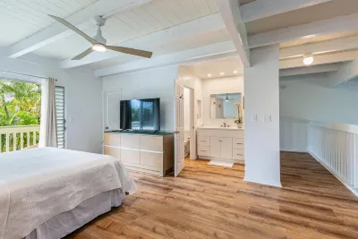 Stylish Townhouse with Private Lanais and Cozy Living Areas - Chic Retreat