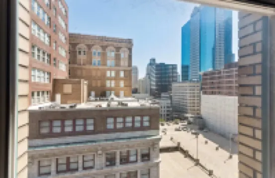 2BR Cozy Downtown Loft with Indoor Pool & Gym