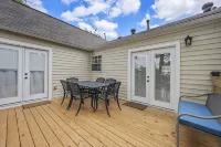 The Cottage on Meadow 3 BR/2 BA