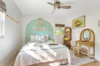 Expansive Living, Tranquil Outdoor Oasis - Charming Coastal Retreat Hotel a Folly Beach
