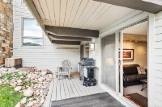 Ski-in/Ski-Out Access and Outdoor Heated Pool - Charming Elegant