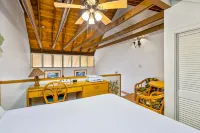 Lovely oceanfront escape near beach with lanai, pool & W/D