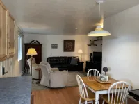 Cozy Cottage with Fenced Yard and BBQ - Charming Family Retreat Hotels in Glendale
