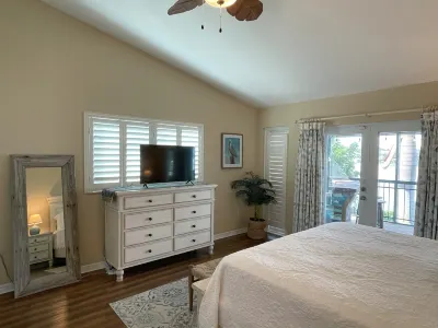 Stunning Lake Views and Private Pool - Luxurious Outdoor Haven