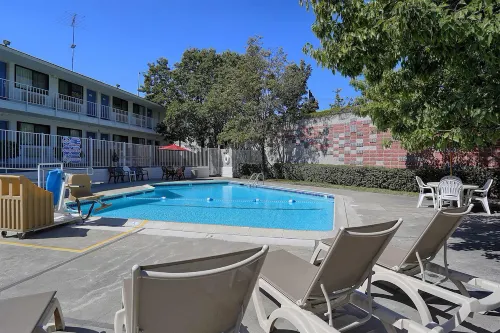 Super 8 by Wyndham Walnut Creek