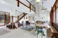 Tranquil Retreat - Cozy Escape, Fireplace, Patio, Views Hotels in Hays County