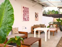 Surfing Tusker - Thalpe Hotels in Talpe